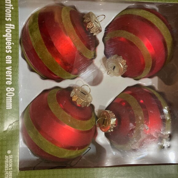 16 Vintage Red and Green Flocked (Velvet) Glass Tree Ornaments - Picture 6 of 6